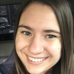 Meet your Posher, Deedee